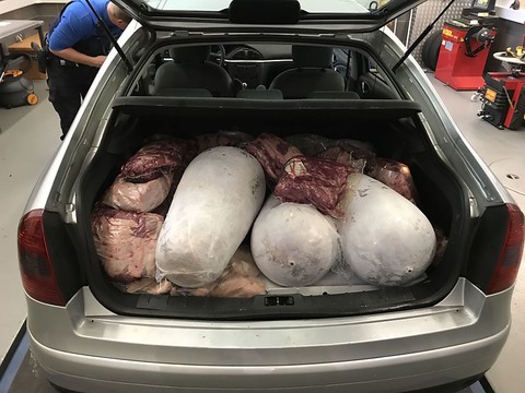 Près de 300 kilos de viande découverts dans le coffre d'une voiture