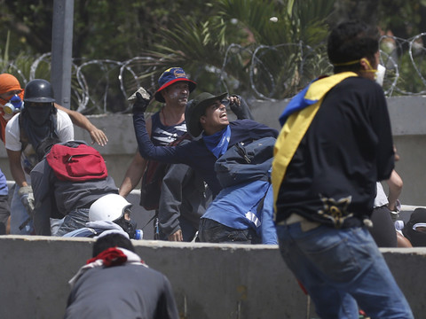 Caracas sous tension après l'échec du soulèvement militaire