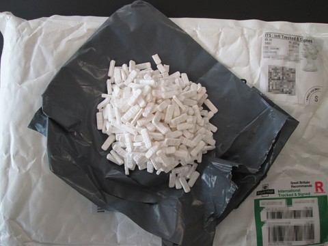 Plus de 3000 envois de médicaments illégaux saisis en 2018