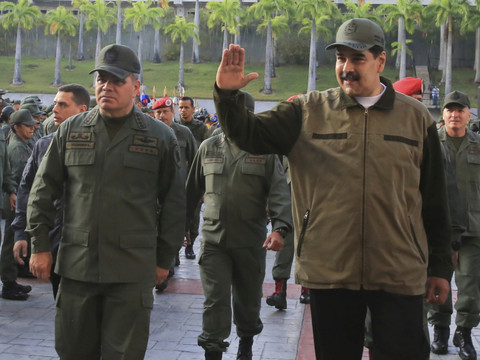 Maduro soumet ses généraux au détecteur de mensonges, accuse Guaido