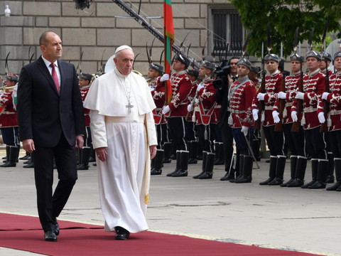 Le pape en Bulgarie: flatté par l'Etat, défié par les orthodoxes