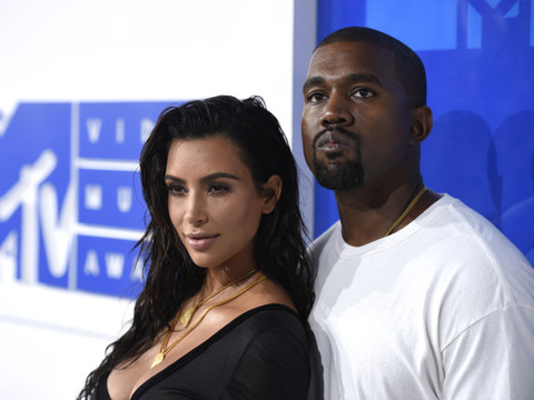 Kim Kardashian annonce la naissance de son quatrième enfant