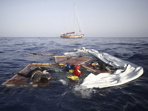 Une soixantaine de migrants morts en mer, selon le Croissant-Rouge