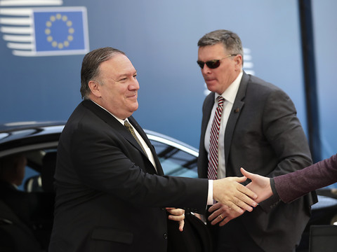 Mission difficile pour Mike Pompeo à Bruxelles