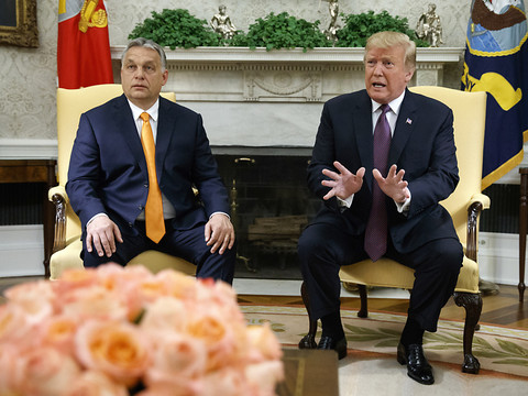 Trump salue le bilan d'Orban qui a 
