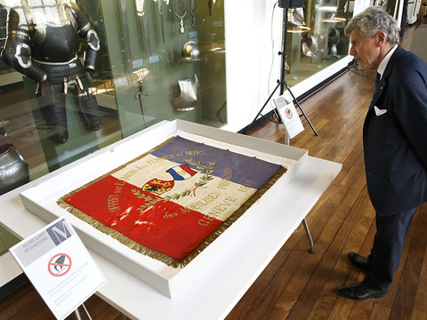Un drapeau remarquable s'ajoute à la collection du MAH