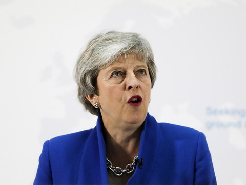 Theresa May présente un accord de la 