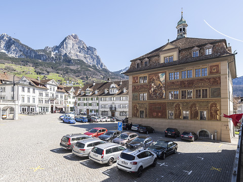 Schwyz et Uri s'adaptent à la réforme fiscale fédérale