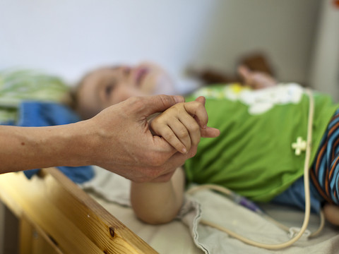 Le Conseil fédéral propose quatre mesures pour les parents aidants