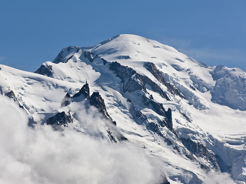 Une skieuse suisse dans le massif du Mont-Blanc