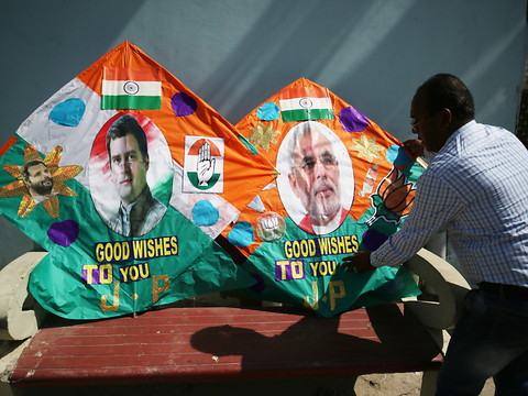 Législatives en Inde: le parti du premier ministre fait la course en tête