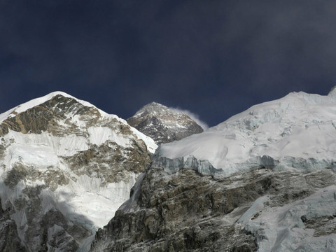 Deux nouveaux alpinistes morts sur l'Everest
