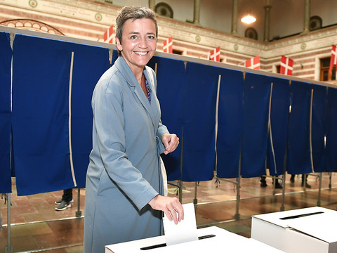 Elections européennes: frémissement de participation, poussée attendue des eurosceptiques