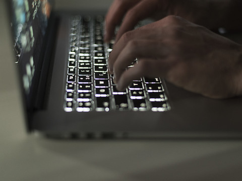 Forte opposition à une identité électronique par des privés