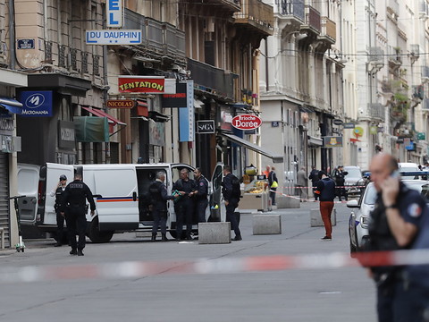 Colis piégé à Lyon: l'auteur présumé et deux proches arrêtés