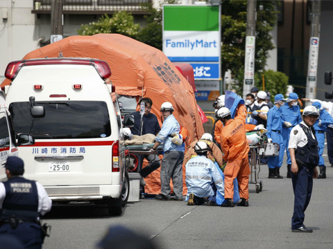 Deux morts dans une attaque au couteau contre des écolières au Japon