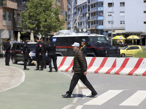 Tension dans les zones serbes du Kosovo après une opération de police