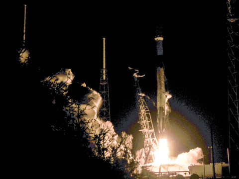 Panique face à la constellation de satellites Starlink de SpaceX