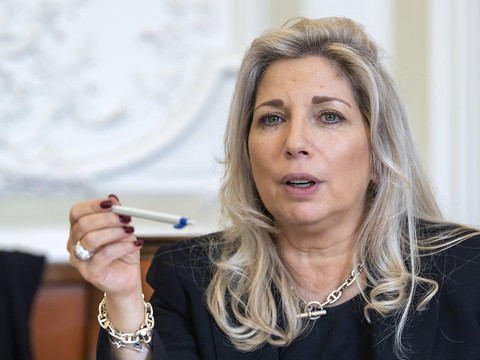 Genève: projet de loi pour imposer la parité hommes-femmes à l'Etat