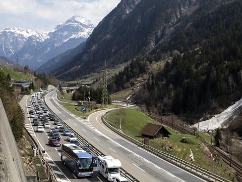 Pont de l'Ascension: l'exode vers le sud a commencé sur les routes