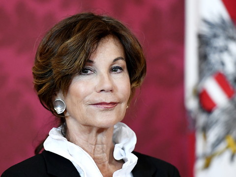 Femme nommée à la tête du gouvernement en attendant les élections
