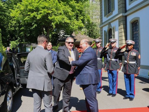 Le secrétaire d'Etat américain Mike Pompeo visite le Palais fédéral