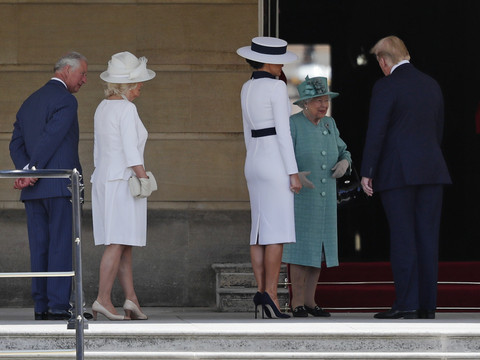 Trump prend le thé après avoir insulté le maire de Londres