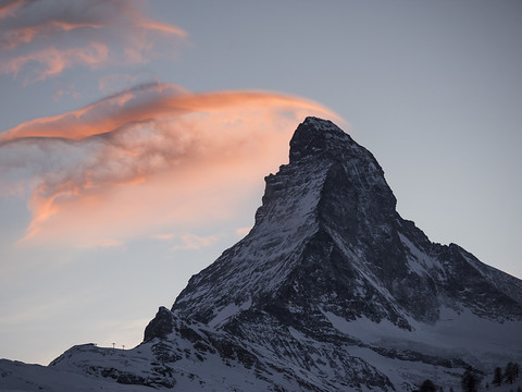 Un alpiniste britannique se tue au Cervin