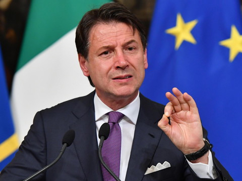 Conte adresse un ultimatum à Salvini et Di Maio