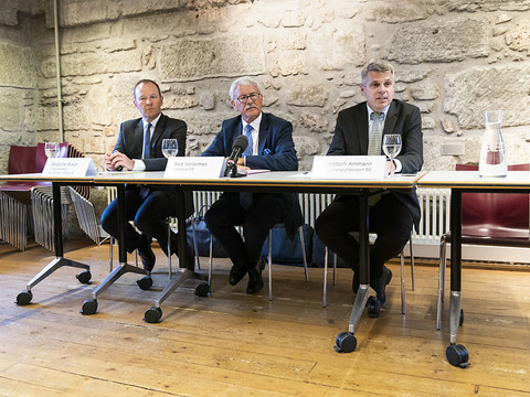 Opposition de Berne et Genève au projet de centralisation de la SSR