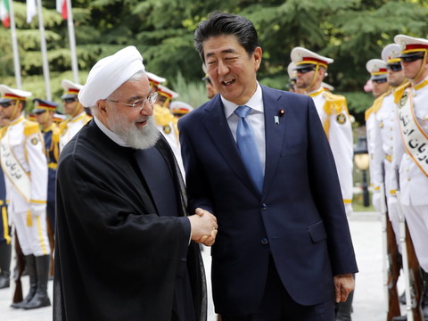 Tokyo appelle l'Iran à jouer un rôle 