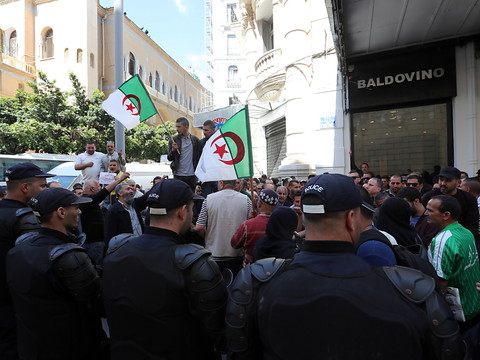 L'ex-Premier ministre Ouyahia écroué en Algérie