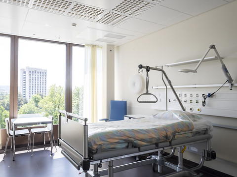 Hospitalisations: les caisses maladie facturent trop aux patients