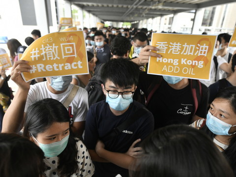 Les opposants appellent à une nouvelle manifestation dimanche à Hong Kong