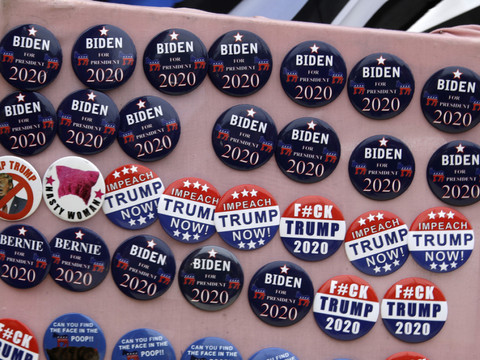 Trump derrière Biden et quatre autres démocrates dans un sondage