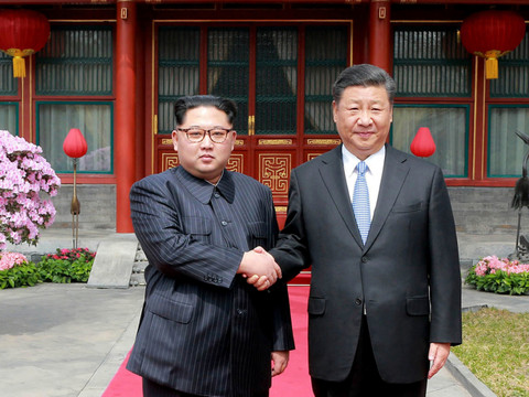 Xi Jinping accueilli chaleureusement en Corée du Nord