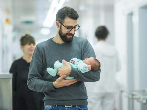 Oui du Conseil des Etats à deux semaines de congé pour les pères