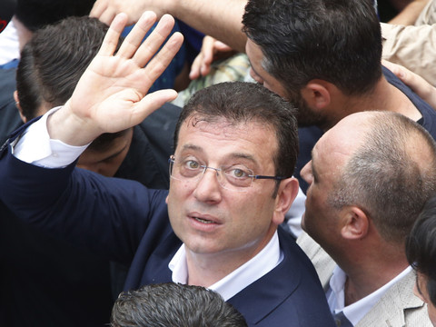 Istanbul : le candidat de l'opposition réédite sa victoire