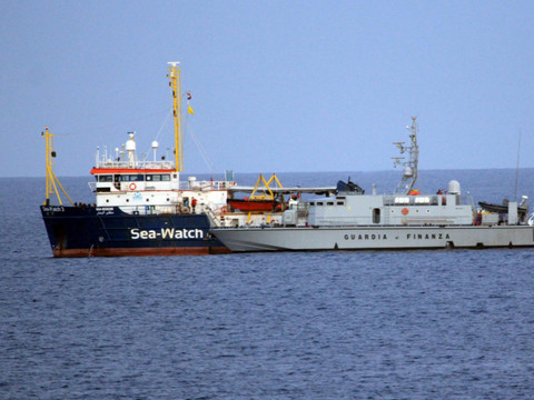 L'Italie bloque encore 42 migrants et pointe du doigt les Pays-Bas