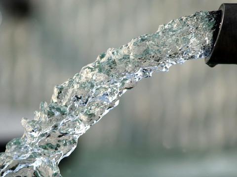 L'eau potable de Domdidier (FR) polluée par un fongicide