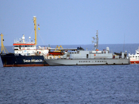 Le Sea-Watch force le blocus des eaux italiennes