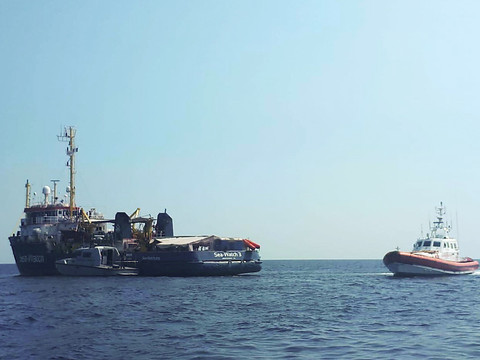 La capitaine du Sea-Watch arrêtée après avoir accosté de force