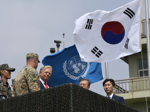 Donald Trump est dans la zone démilitarisée entre les deux Corées