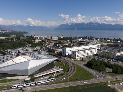 Mme Sommaruga brise une lance en faveur du journalisme scientifique