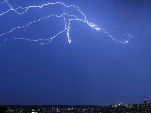 Un front orageux met fin à la canicule d'une semaine en Suisse