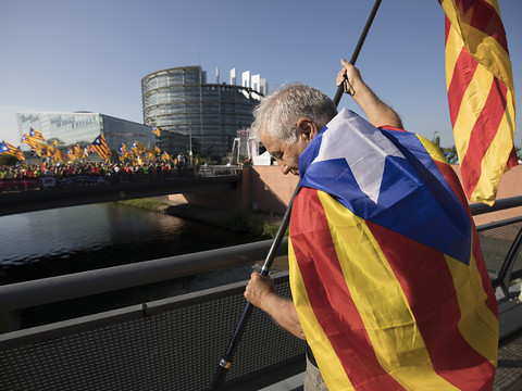 Manifestation catalane et show britannique au Parlement européen