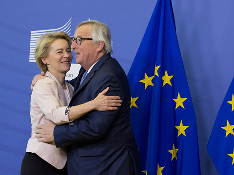 Juncker voit en Ursula von der Leyen 
