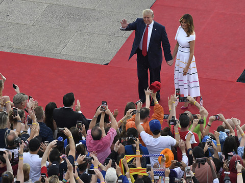 4 juillet: face aux critiques, Trump exalte le rassemblement