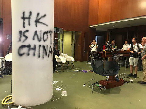 Hong Kong: première inculpation formelle d'un manifestant