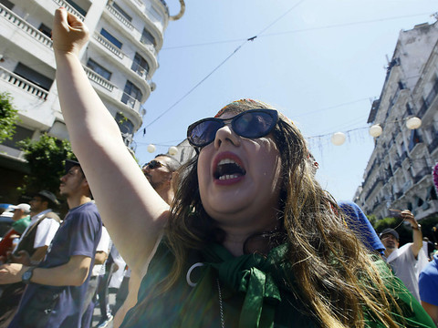 A Alger, les manifestants refusent massivement l'appel au dialogue